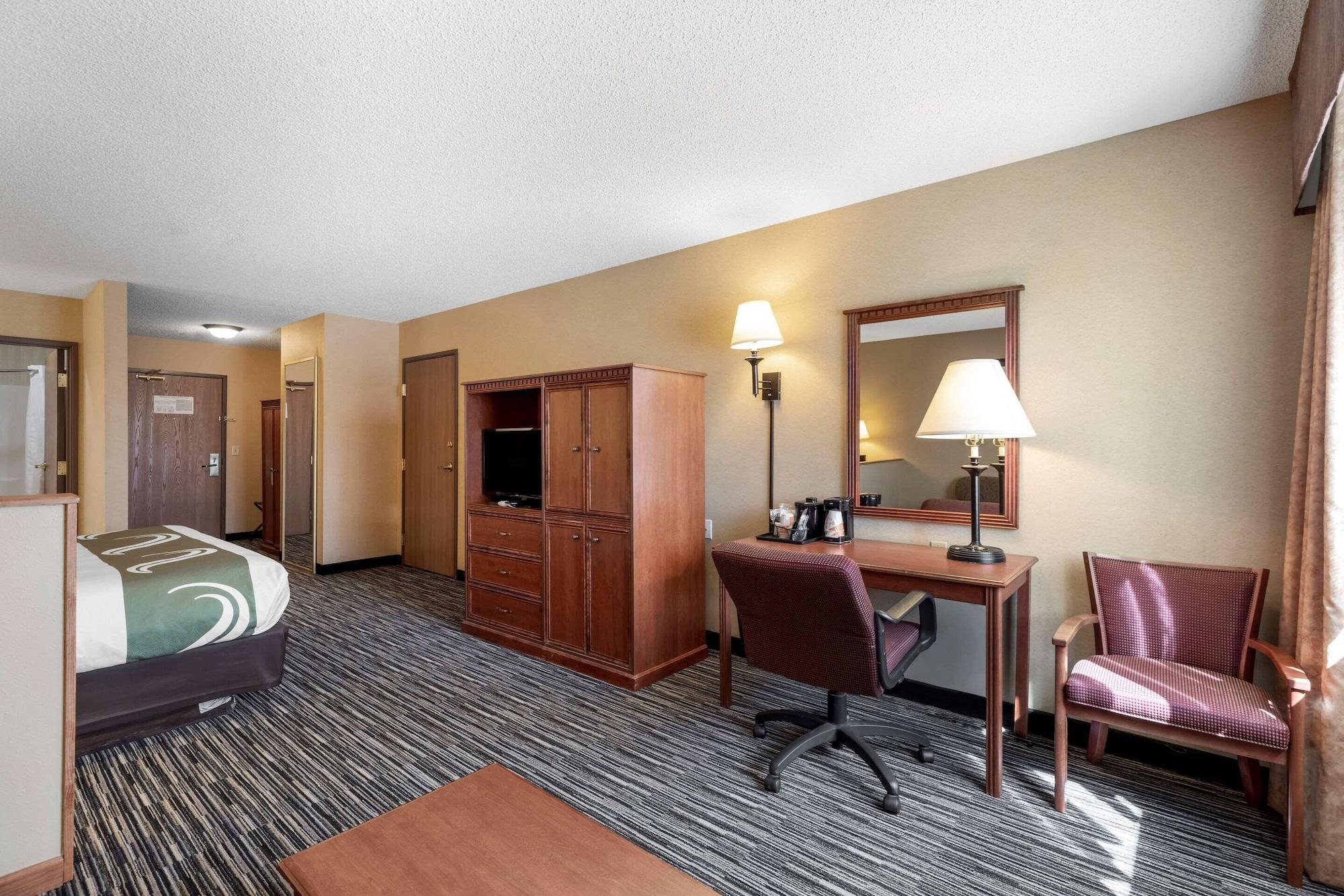 Quality & - Collins Hotel 2*