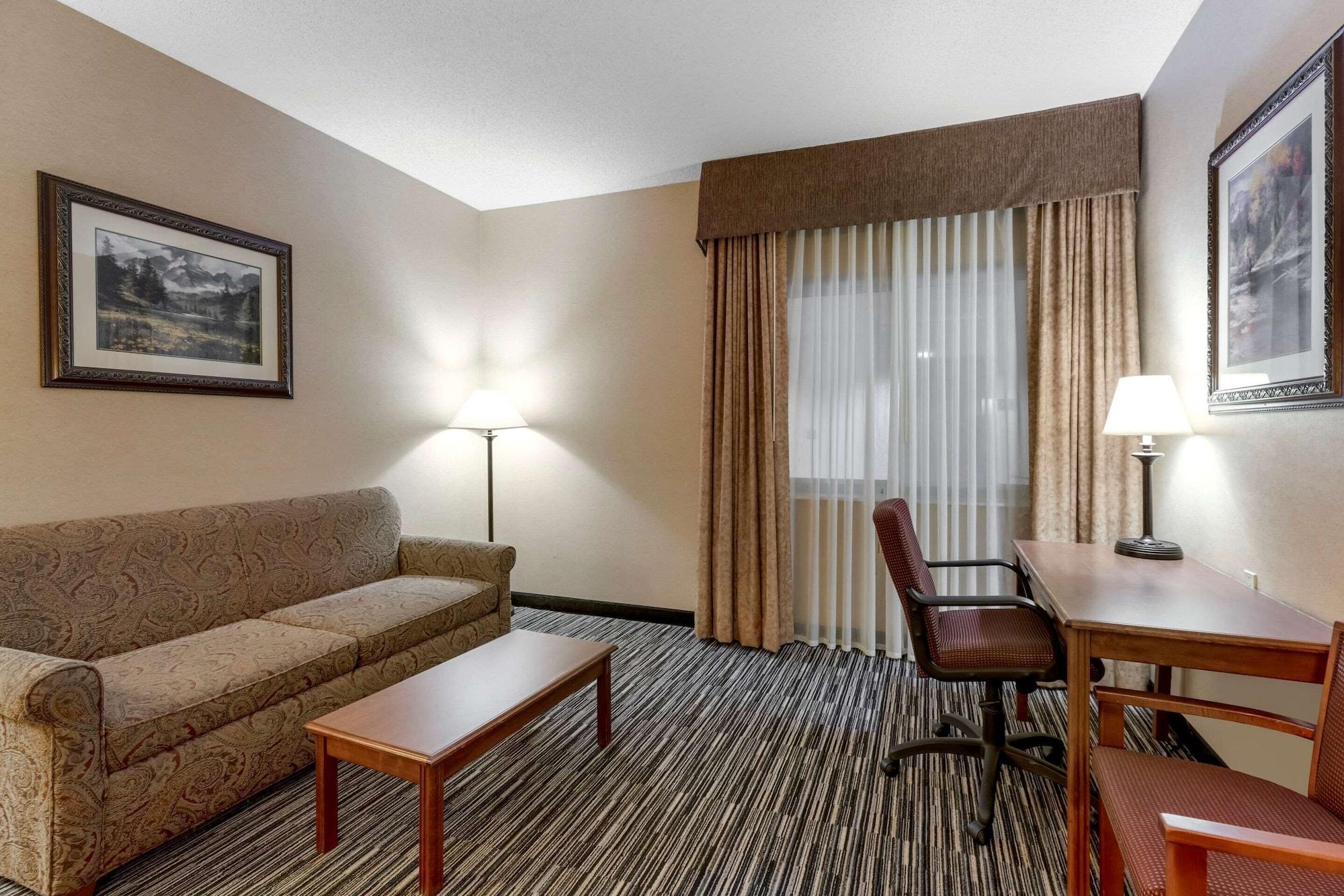 Quality & - Collins Hotel