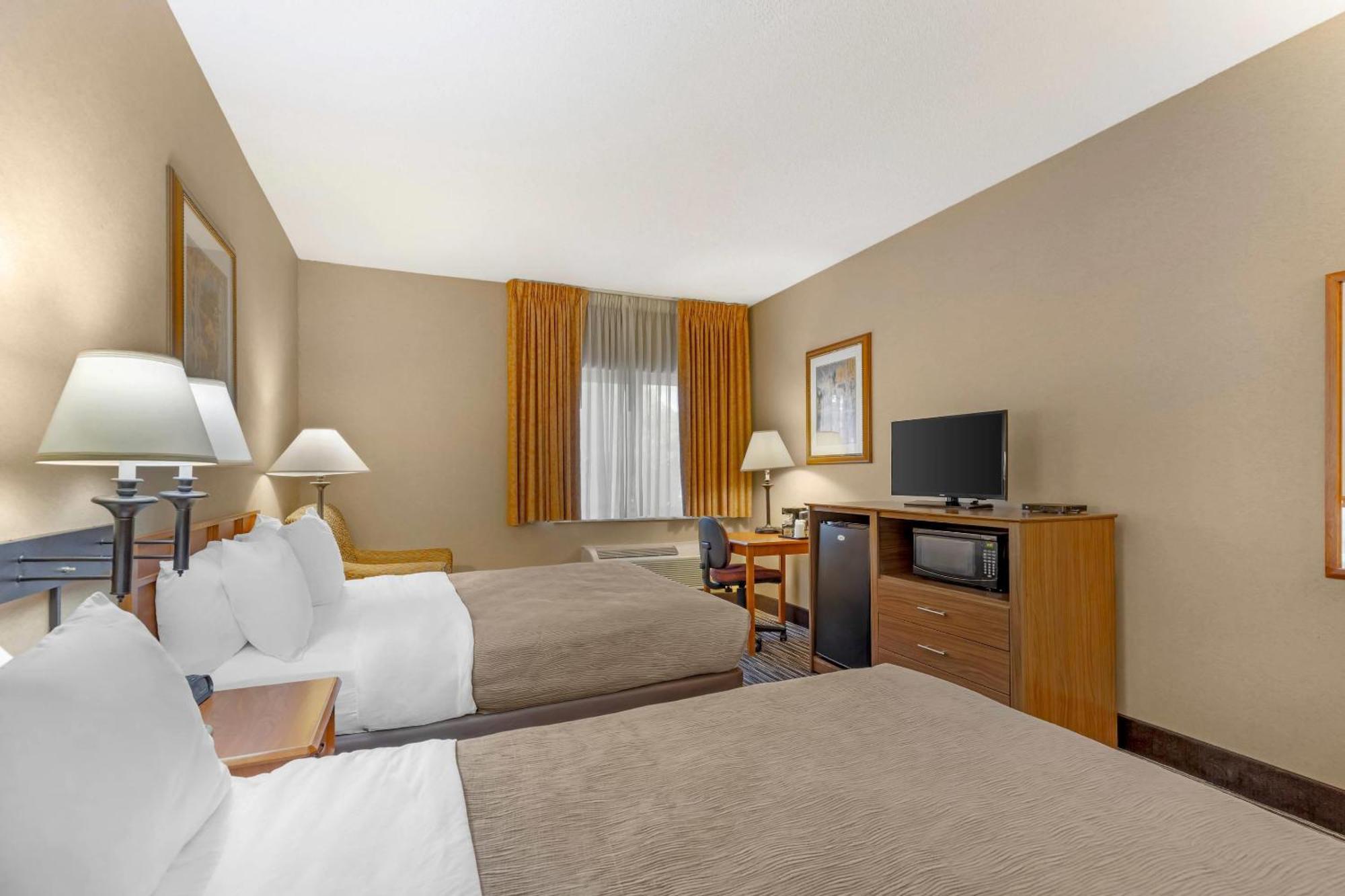 Quality & - Collins Hotel 2*