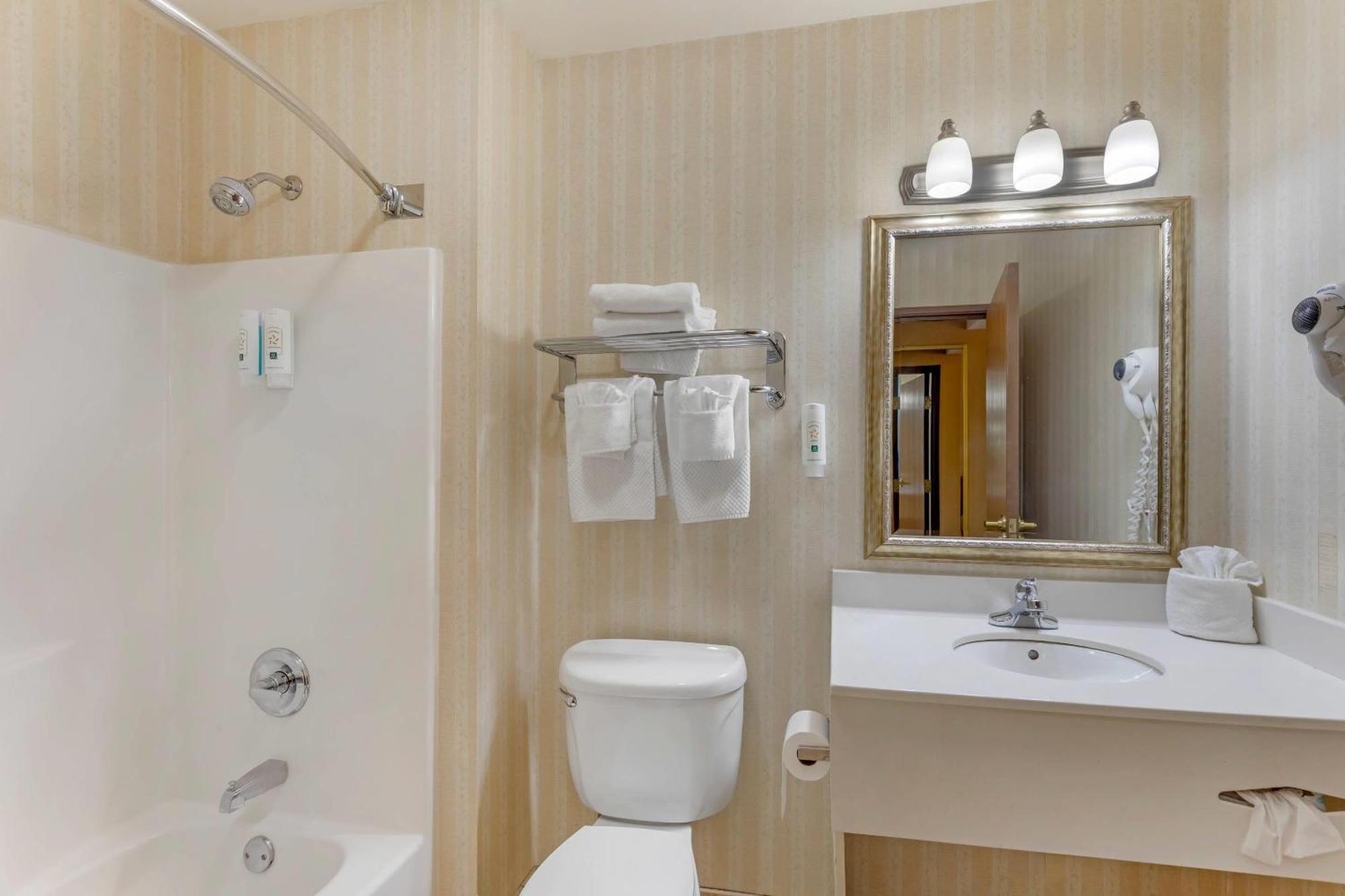 Quality & - Collins Hotel Wellington